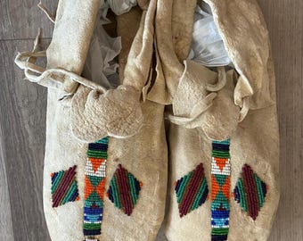 Vintage Native American Plains Tribe Beaded Deerskin Moccasins 10"