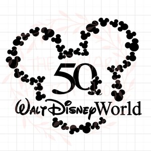 Peut inclure: Conception graphique en noir et blanc représentant des oreilles de Mickey Mouse composées de têtes de Mickey Mouse. Le nombre 50 est au centre du design avec le texte "Walt Disney World" en dessous.