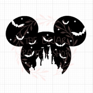 Peut inclure: Silhouette noire d'oreilles de Mickey Mouse avec un château et des chauves-souris à l'intérieur. Le texte "The Briar Patch Shop" est visible au centre de l'image.