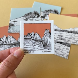 Smith Rock Mini Durable Vinyl Sticker ~ dessiné à l’origine à la main