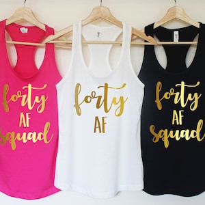 Cuarenta y fabulosos, cuarenta AF, camisa de cumpleaños número 40, camisa de cumpleaños, camiseta de fiesta de cumpleaños, regalo de cumpleaños número 40, regalo para ella, camisas de escuadrón de cuarenta T309