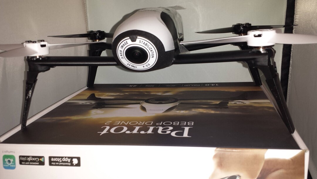 ホビーラジコン bebop2 Amazon.com : Parrot Bebop 2 + Black Skycontroller (White