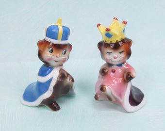 PY Miyao Vintage Adorable Animated Royal King And Queen Dancing Kitty Cat Salt & Pepper Shaker Set Made In Japan 1950s Anthropomorphic