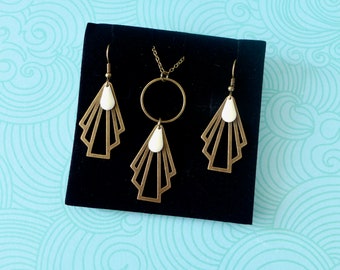 Graphic Art Deco jewelry set in ecru white enamel, bronze and white fan necklace and earrings, coordinated geometric jewelry