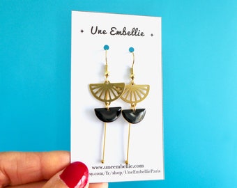 Boucles d'oreilles graphiques art déco demi lune doré et noir, boucles d'oreilles géométriques laiton doré et émail noir à offrir pour Noël