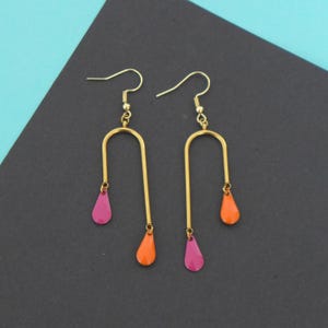 Graphic fine earrings in pink, raspberry, orange gold, asymmetrical earrings in pink tones, colorful women's gift