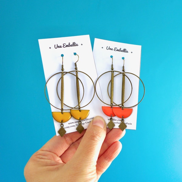 Boucles d'oreilles rondes graphiques jaune moutarde ou orange, créoles barre laiton bronze et demi cercle bleu orange ou jaune