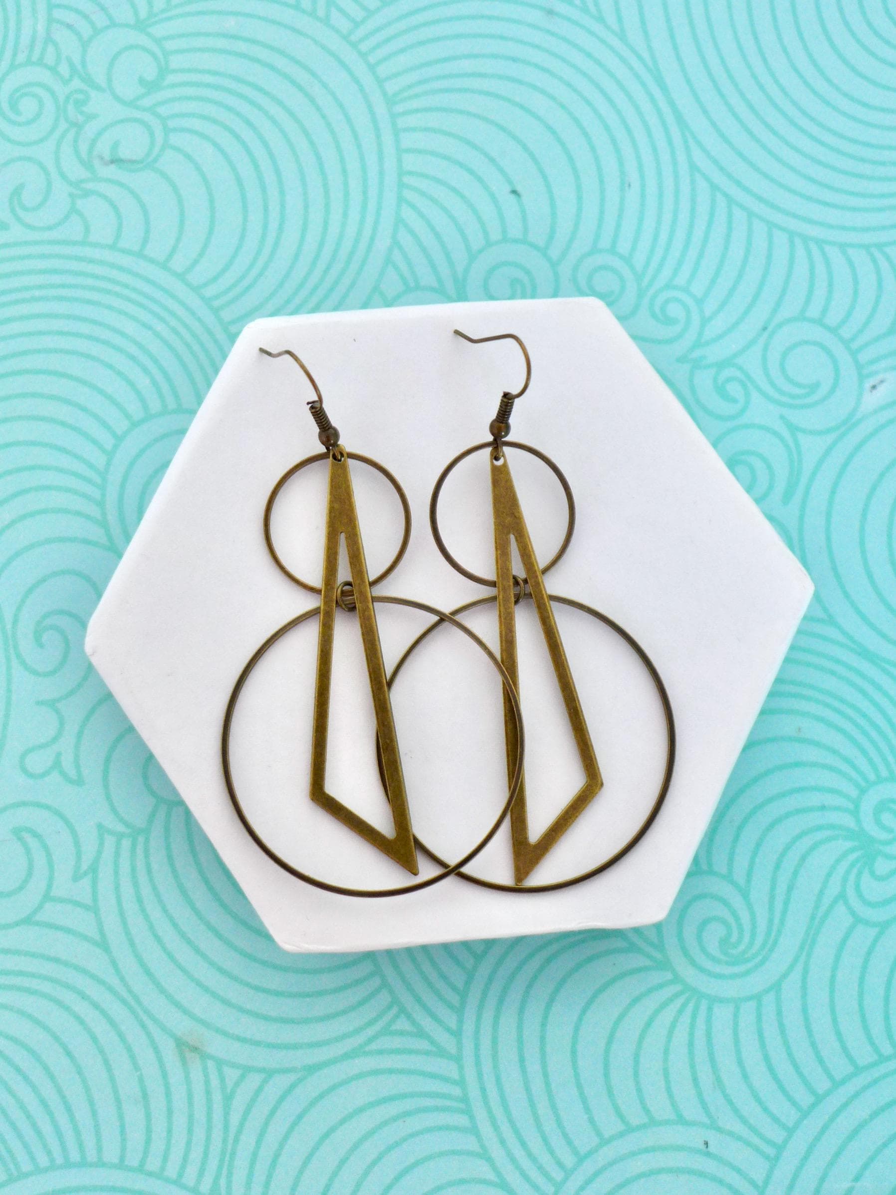 Boucles D'oreilles Pendantes Demi-cercle Jaune Foncé Avec Chaîne - Fermoir Dormeuse - Neuf Avec étiquettes