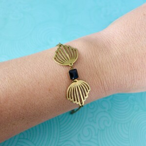 Art Nouveau bracelet in bronze brass and black enamel, Fine and elegant bracelet with naturalistic floral fan, retro black 20s bracelet