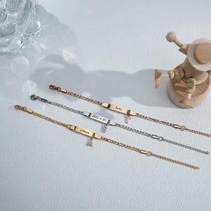 Pulsera infantil con letras de diamantes de imitación grabadas con láser personalizadas, joyería de acero inoxidable, colgante con iniciales personalizadas