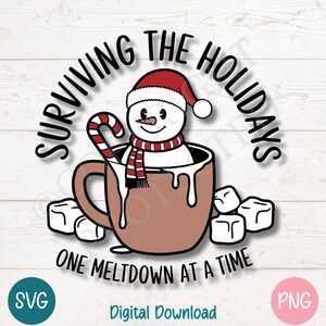 Grappige kerstsneeuwpop SVG-png | De feestdagen één voor één overleven | Kop warme cacao met snoepriet | Bestanden knippen voor Cricut