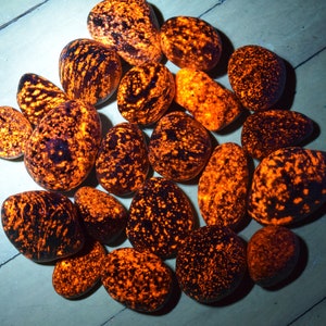 Yooper stones  Fluorescent Sodalites 2 lb lot emberlites Lake Superior UV Glow Rocks