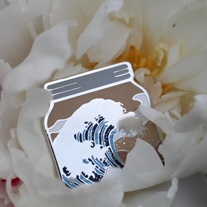 The Wave in a Jar Hard Enamel Pin / flair broche sombrero de solapa pin art wave imagen 1