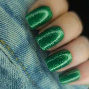 Emerald Green Shimmer Gel Nail Polish