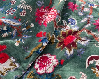 Velours de coton lisse, fond vert foncémotifs style jungle, fleurs feuilles, velours très souple, idéal décoration ou veste, jupe, kimono...