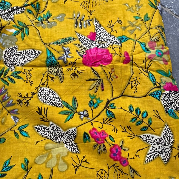 tissu coton jaune safran et multicolore, block print, couleurs naturelles, idéal vêtements été