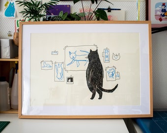 Kattengalerij A2 Risograph poster | Illustratie in zwart en korenbloemblauw van een kat die minimalistische kattenkunst beoordeelt