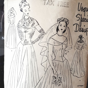 以下が含まれることがあります： ヴィンテージVogue Special Designsの縫製パターン。イラストには、ベールとブーケを持ったウェディングドレスを着た2人の花嫁が描かれています。「TAX FREE」の文字が見えます。パターン番号は1816です。