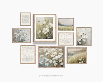 Peut inclure: Un mur de galerie avec des impressions encadrées représentant des fleurs blanches et des versets bibliques. Les impressions sont disposées en grille sur un mur blanc. Les versets bibliques sont écrits dans une police de caractères cursive délicate.