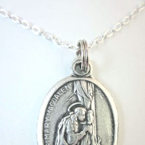 Médaille Sainte-Marie-Madeleine, Italie, collier avec pendentif pour femme, boîte-cadeau de 20 po. et carte de prière