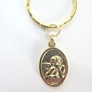 Goudkleurige attente cherubijn/beschermengel medaille Italië sleutelhanger geschenkdoos en gebedskaart
