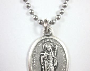 Medalla de Santa Escolástica, Italia, Collar con colgante, Cadena de bolitas de 60 cm, Caja de regalo y Tarjeta de oración