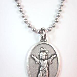 Divin enfant Jésus médaille Italie collier 24" boule chaîne boîte-cadeau et carte de prière