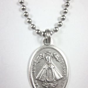 Medalla colgante de Nuestra Señora de San Juan de los Lagos, cadena de bolas de 24 pulgadas, caja de regalo y tarjeta de oración
