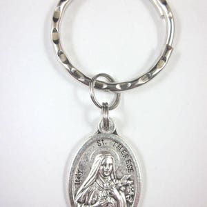 Medalha de Santa Teresa de Lisieux, Itália, chaveiro, caixa de presente e cartão de oração