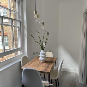 Återvunnet matbord med svarta hårnålar, valfria storlekar + färger, handgjort i London bild 4