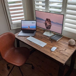 Teruggewonnen houten bureau met zwarte trapeziumpoten, AANPASBAAR afbeelding 5