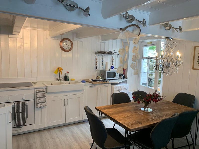 Återvunnet matbord med svarta hårnålar, valfria storlekar + färger, handgjort i London bild 11