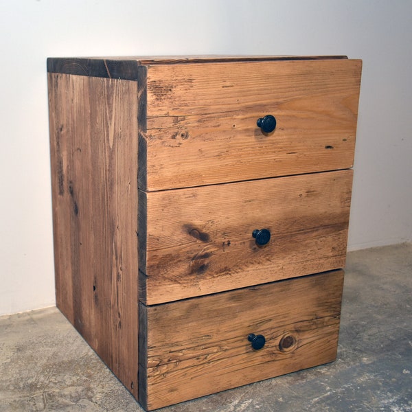 Redesigntes 3-Schubladenschränkchen aus Massivholz für einen Schreibtisch