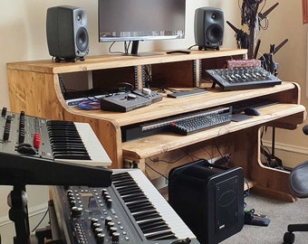 Luna Musician's Studio Desk/ 3-Tier Workstation mit Monitorständer, Keyboardablage und Plätzen für Elektronik aus Altholz