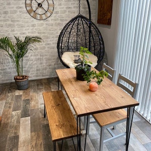 Återvunnet matbord med svarta hårnålar, valfria storlekar + färger, handgjort i London bild 6