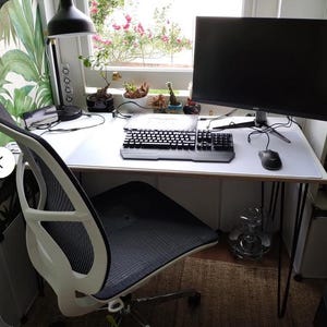 Escritorio de contrachapado de abedul de estilo escandinavo con tablero de fórmica resistente / PERSONALIZABLE imagen 5