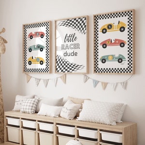 Stampe Little Racer, set di 3 stampe di veicoli, stampe di auto da corsa per la cameretta dei bambini, decorazioni per la cameretta dei ragazzi, stampe di auto da corsa, stampe per la sala giochi, Scandi Kids