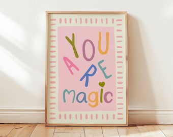 Stampa You Are Magic: poster ispiratore per la cameretta dei bambini, decorazione per la sala giochi, lettere colorate per la cameretta delle bambine