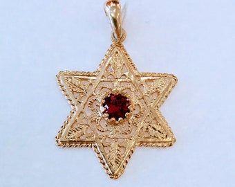 Star of David, 14k solid Gold pendant, vintage design, filigree with Garnet in the center, jewish jewelry, Judaica,