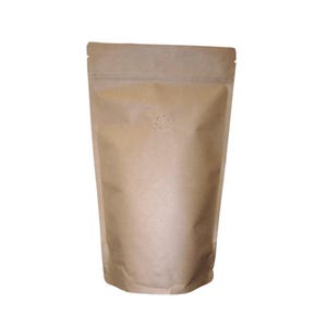 Op de afbeelding: Een bruine papieren zak met een ritssluiting en een kleine cirkelvormige ventilatieopening. De zak is leeg en staat rechtop tegen een witte achtergrond. De zak is gemaakt van een dik, duurzaam papiermateriaal.