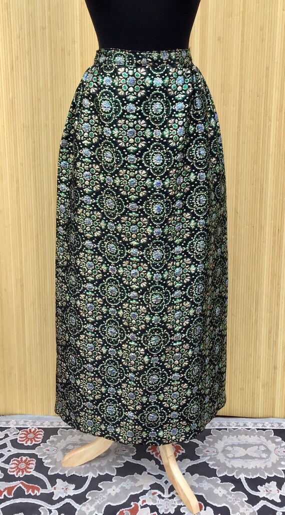 Beautiful Vintage 1960’s/1970’s Metallic Brocade M