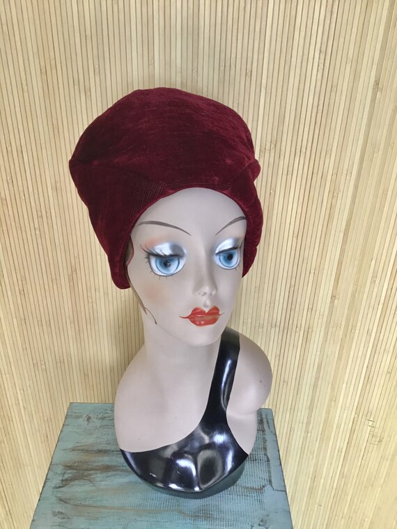 Mr. John 1960’s Red Velvet Turban-Like Cloche Styl