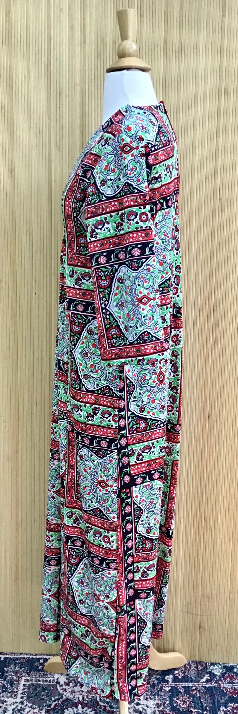 Vintage 1970\u2019s Red and Black Floral Print Boho House Dress