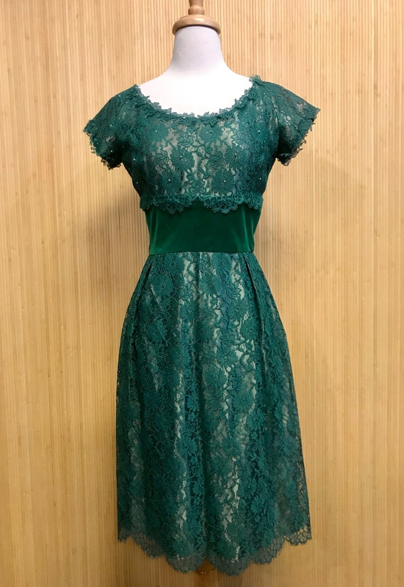 1950’s Vintage Handmade Emerald Green Lace and Vel