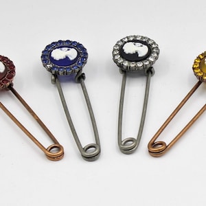 Spilla tata con strass e modello di signora 8cm (diversi colori) per sciarpa, vestito, blazer, giacca, abbigliamento Scozia Rinascimento