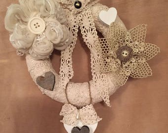 Shabby chic garland in lace and styrofoam