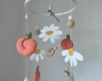 Daisy & Peach Mobile | Personalisierte Kinderzimmer Mobile | Baby-Dusche-Geschenk | Blumenbeet Mobile
