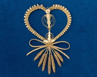 Woven heart of wheat, The UNUSUAL gift for third wedding anniversaries (wheat tree years)
