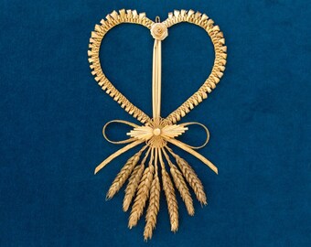 Woven heart of wheat, The UNUSUAL gift for third wedding anniversaries (wheat)
