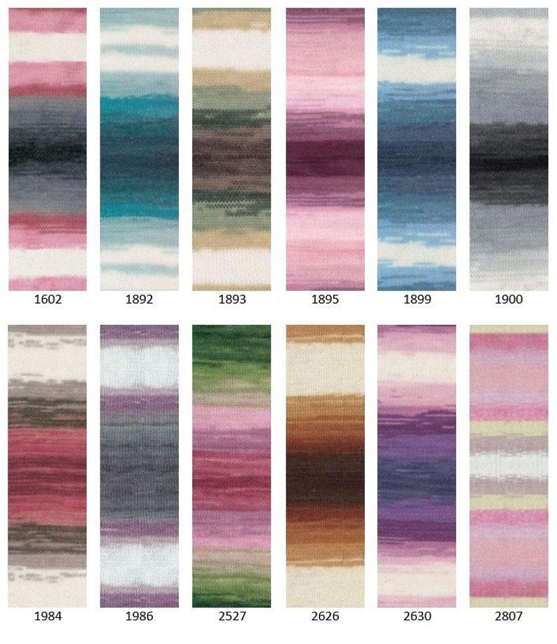 Puede incluir: Una colecci&oacute;n de 10 ovillos de lana con diferentes combinaciones de colores. Cada ovillo presenta un degradado de colores, incluyendo rosa, azul, verde, marr&oacute;n y gris. Los ovillos est&aacute;n dispuestos en dos filas de cinco, con los n&uacute;meros 1602, 1892, 1893, 1895, 1899, 1900, 1984, 1986, 2527, 2626, 2630 y 2807 impresos debajo de cada ovillo.